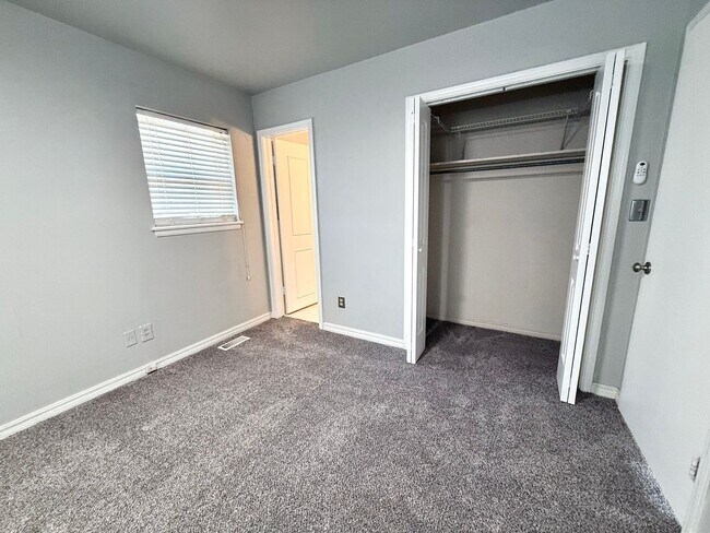 Foto del edificio - Charming 3 BD 1.5 BA w/ Bonus Room in the ...