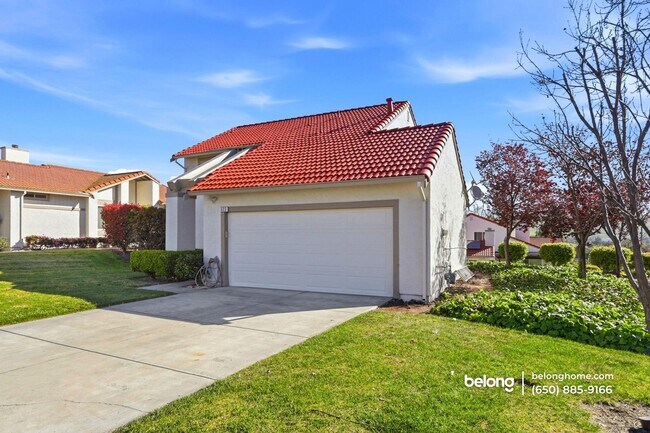 Foto del edificio - 623 Via Primavera Ct