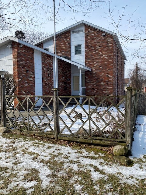Foto principal - 72 Davis Ave