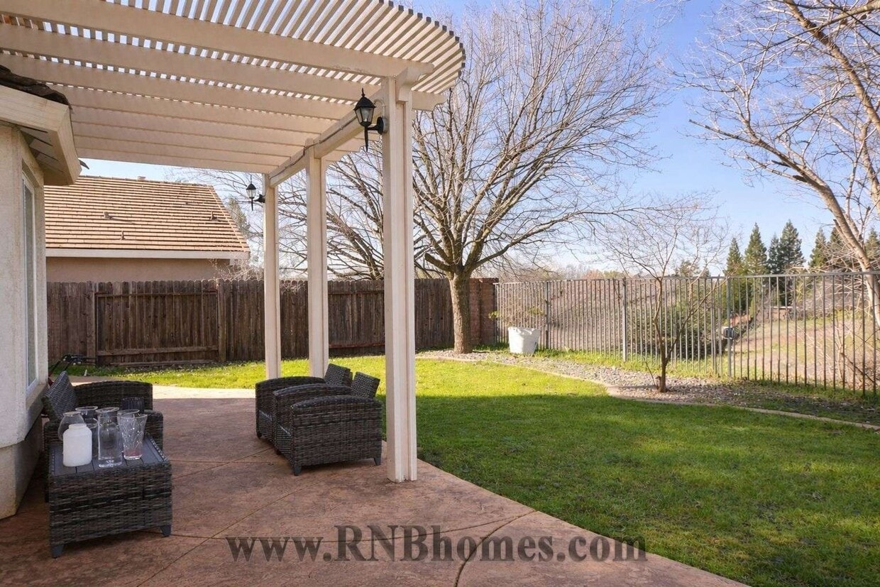 Building Photo - 1000 Cameron Dr