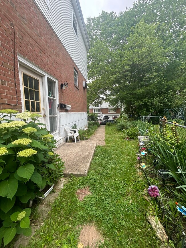 Building Photo - 477 Parlin St