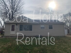 Building Photo - 1028 N Westview Dr