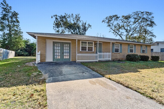 Foto del edificio - 2021 Fernwood Cir