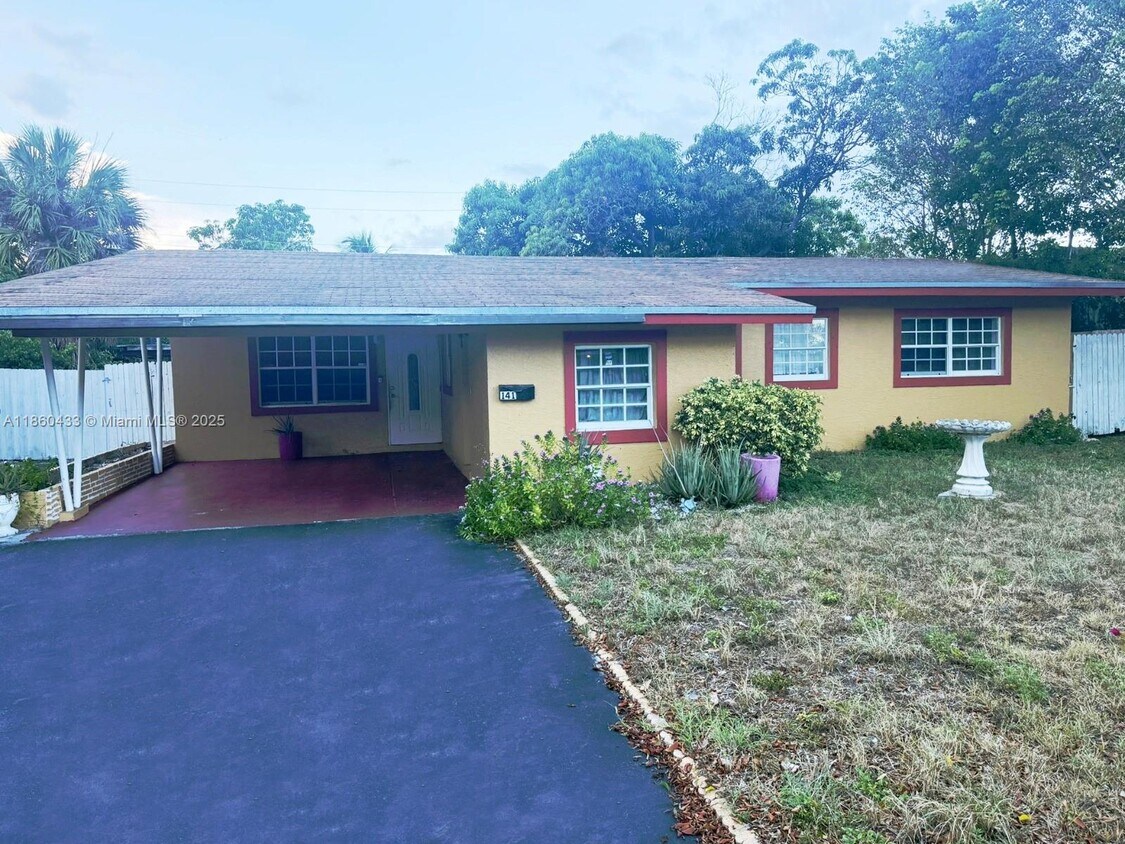 Foto principal - 141 NE 17th Ct
