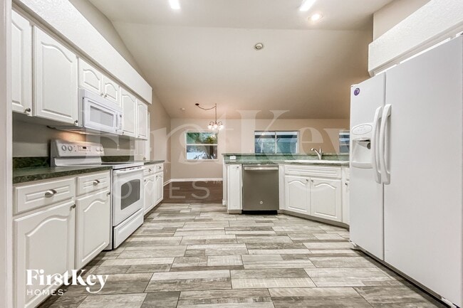 Foto del edificio - 6351 Hampton Pointe Cir