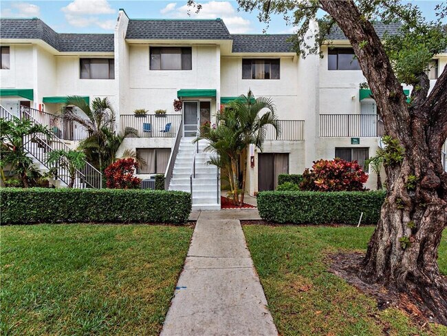 Foto del edificio - 65 Deer Creek Rd