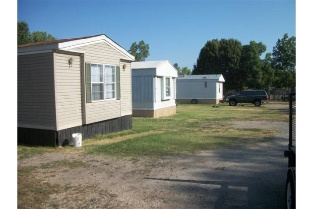 Foto del edificio - B & J Mobile Home Park