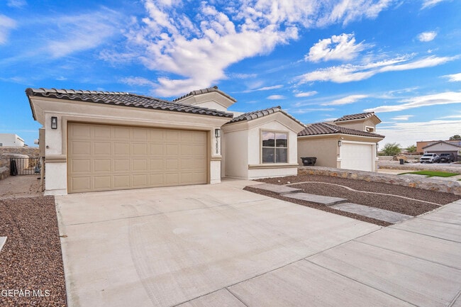 Building Photo - 13808 Paseo Sereno Dr