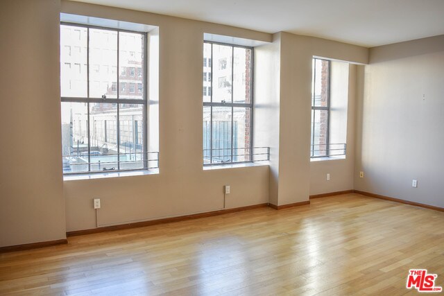 Building Photo - 541 S Spring St