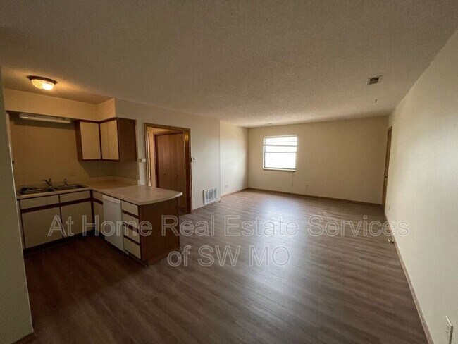 Foto del edificio - 2856 S Rogers Ave