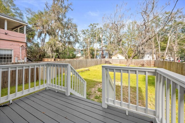 Building Photo - Spacious 3-Bedroom, 3-Bathroom Home in Sav...