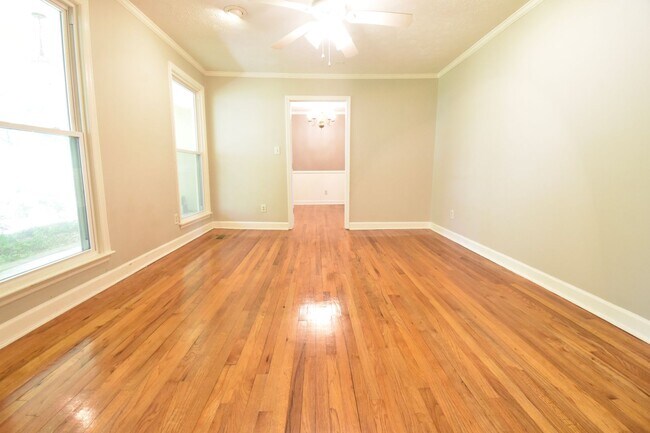 Foto del edificio - 3 Bedroom 2 Bathroom Home- Pets Considered