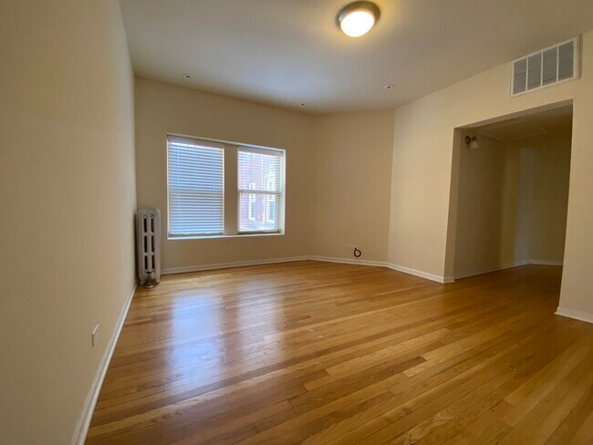 Building Photo - 4730 S Greenwood Ave