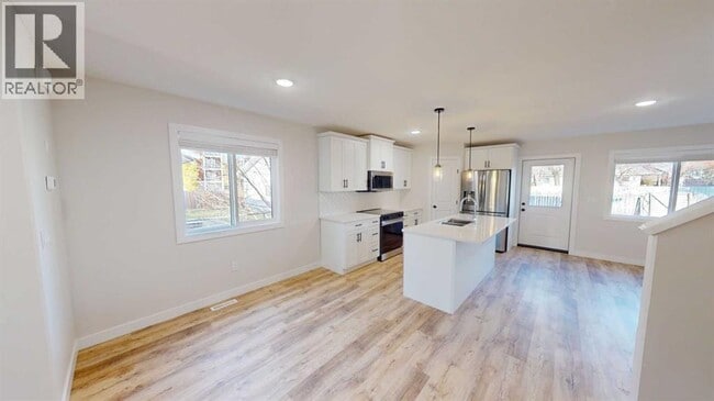 Building Photo - 9528-9598 98 Ave