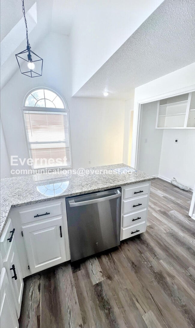 Foto del edificio - 9808 Harris Ave
