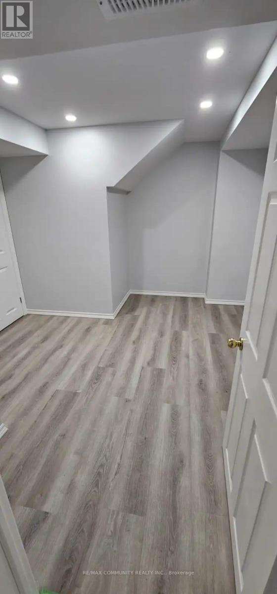 Building Photo - 91 Vivians Crescent