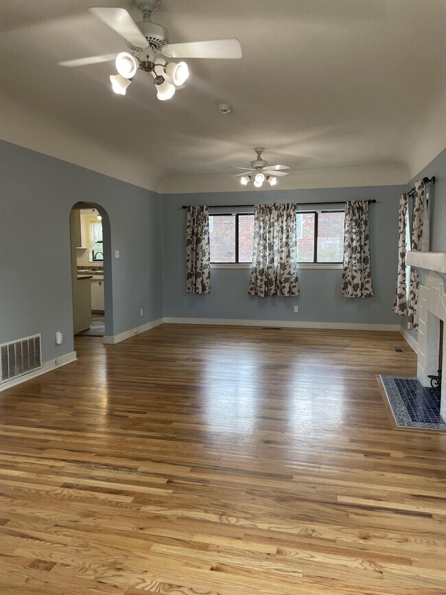 Foto del edificio - 437 Maple St NE
