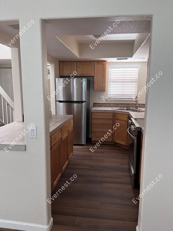 Foto del edificio - 6651 N Campbell Ave