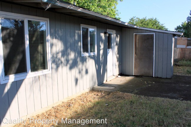 Building Photo - 3000 Palmyra St