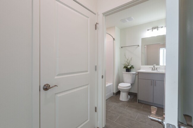 Interior Photo - Urban 33