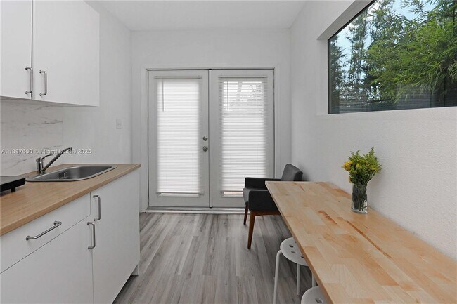 Foto del edificio - 2040 SW 80th Ct