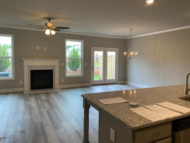 Foto del edificio - 2458 Morgan Creek Dr