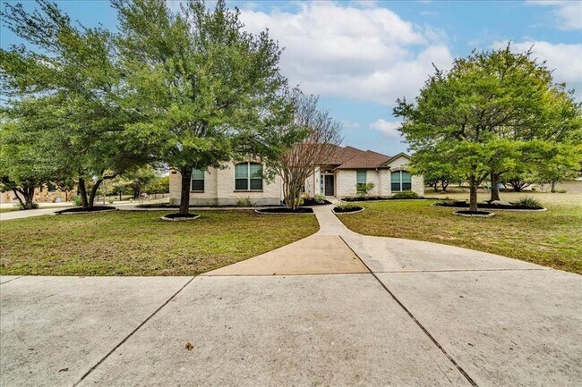 Building Photo - 208 Tom Sawyer Rd