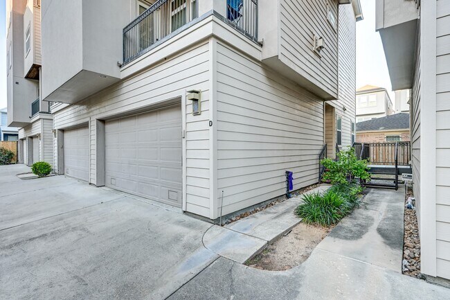 Foto del edificio - 1325 W 24th St