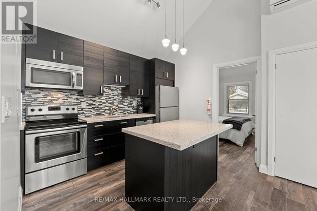 Building Photo - 276 King Edward Ave