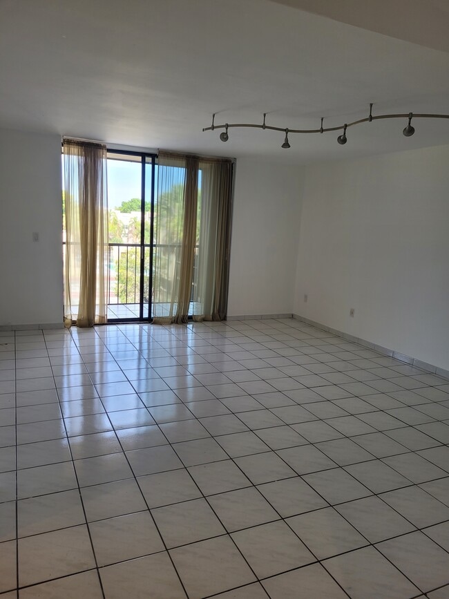 Foto del edificio - 8615 NW 8th St