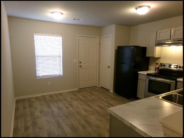 Building Photo - 10 Wisteria Dr