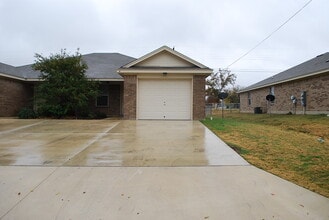 Building Photo - 318 Elbert Ln