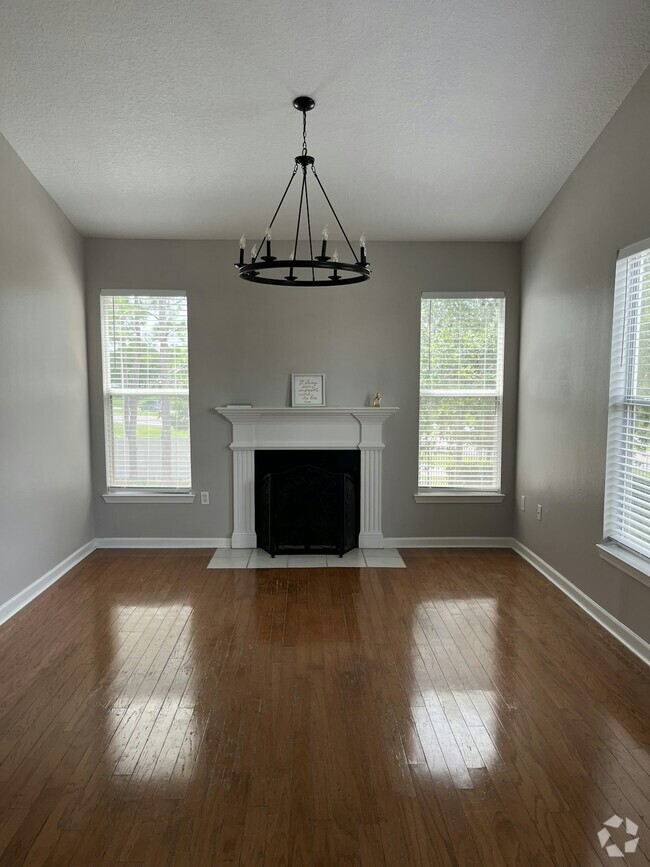 Building Photo - 18036 Villa Creek Dr