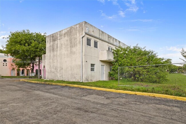 Foto del edificio - 2756 NW 131st St
