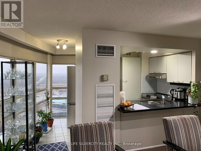 Photo du bâtiment - 50 Eglinton Ave W