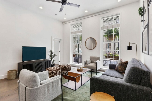 Building Photo - 127 Carondelet St