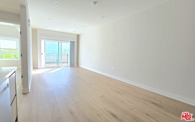 Building Photo - 1530 S Hayworth Ave