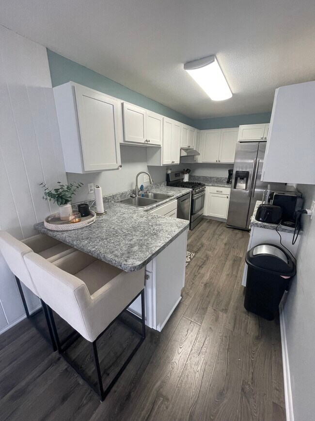 Foto del edificio - 6941 Ives Ln N