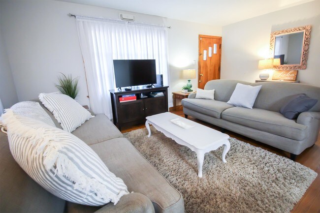 Foto del edificio - 6711 Forest Ave