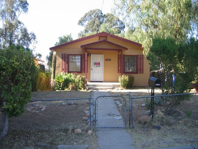 Building Photo - Charming 2 bedroom house