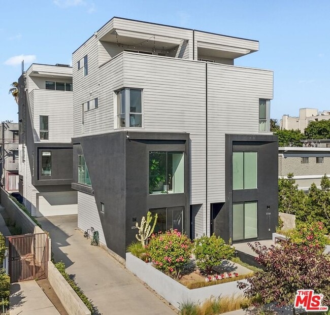 Foto del edificio - 3724 Vinton Ave