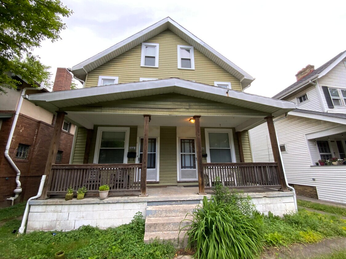 Primary Photo - 2663 Indianola Ave