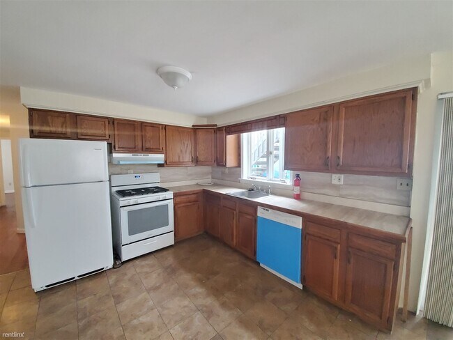 Building Photo - 3 br, 2 bath  - 132 Park St Fl 1