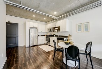 Building Photo - 624 Yale