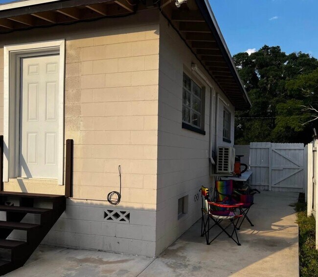 Building Photo - 4024 Meadowbrook Ave