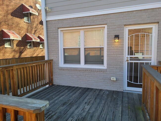 Building Photo - Sunny 3 BR/3.5 BA EOG Townhome in Hillcrest!