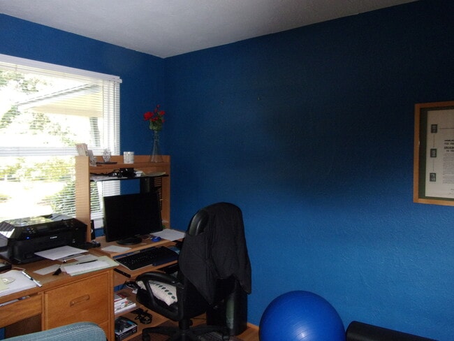 Building Photo - 4010 SW Fairhaven Dr