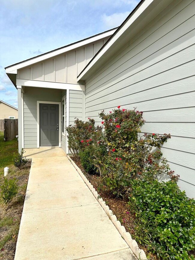 Building Photo - Open concept ranch