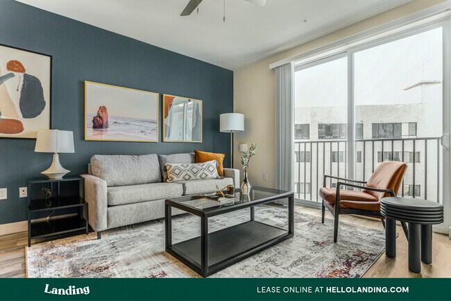 Foto del edificio - 1635 S Beverly Glen Blvd