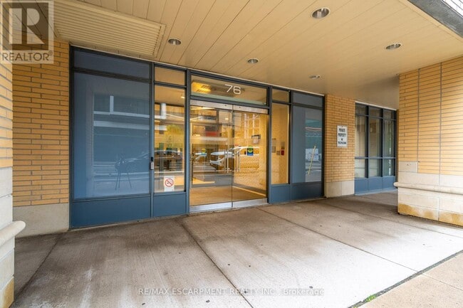 Building Photo - 76 Shuter St